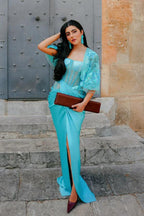 Hourglass in a Turqoise color with cape