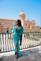 Hourglass in a Turqoise color with cape