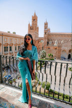 Hourglass in a Turqoise color with cape